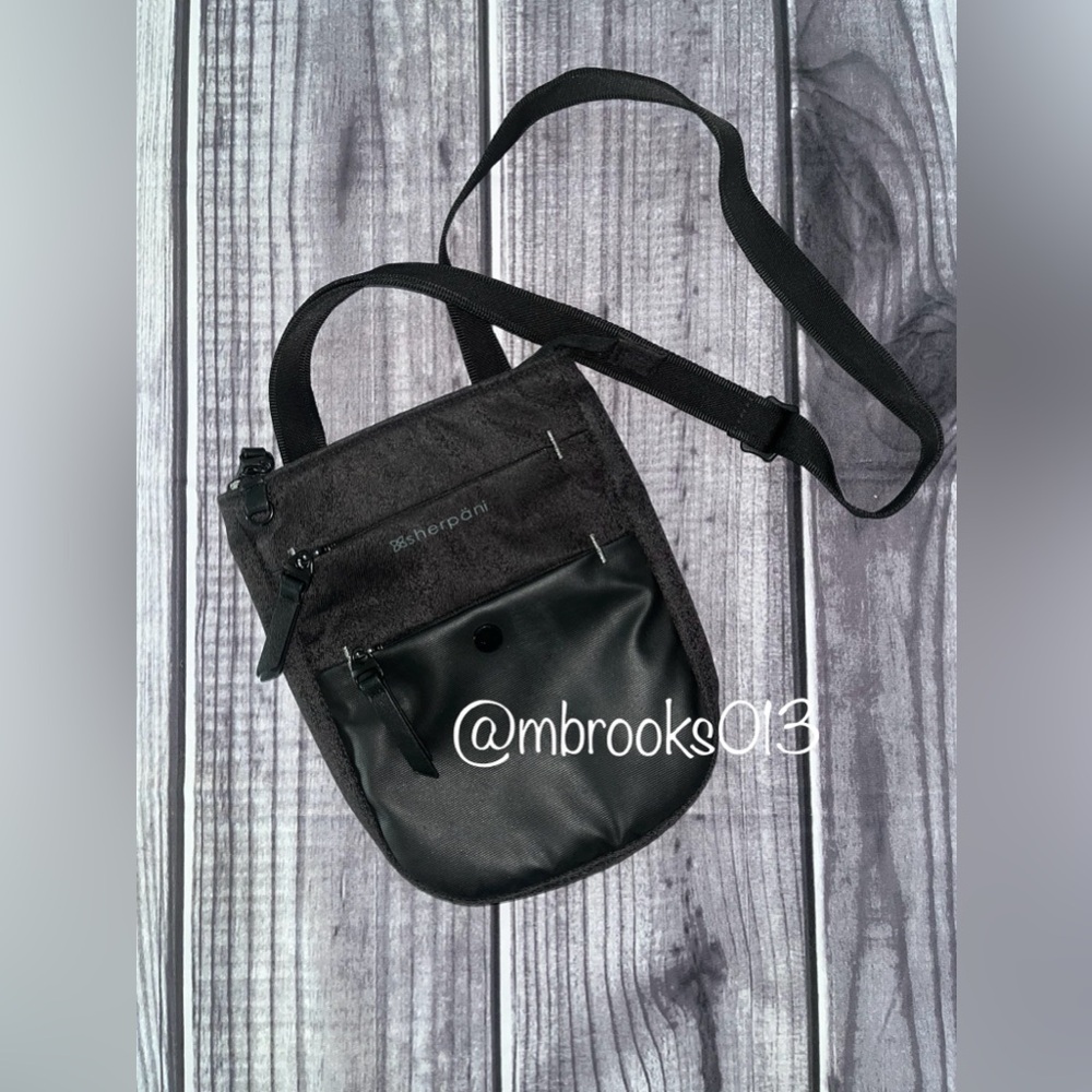 Sherpani women’s Lima shoulder bag